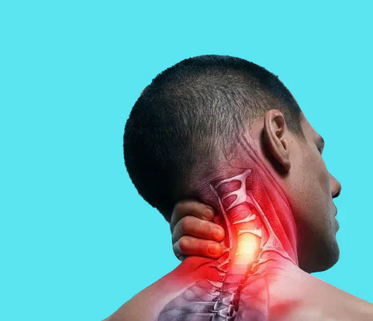 Douleurs au cou et aux épaules : causes silencieuses et solutions efficaces pour les soulager